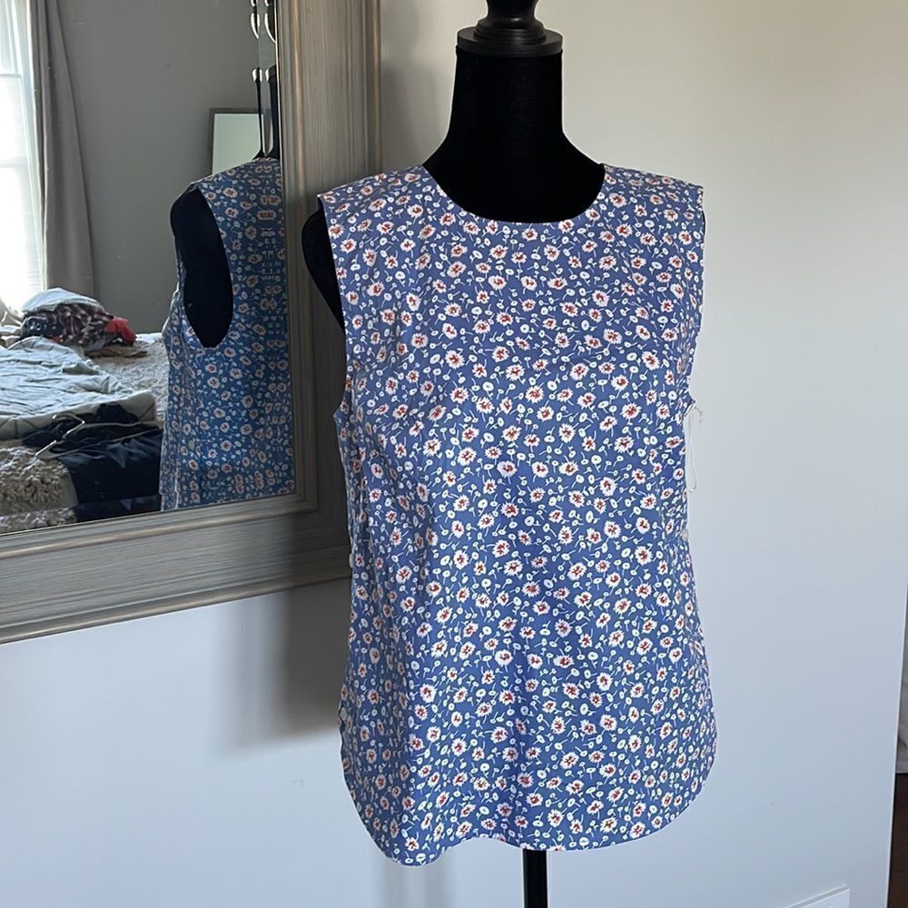 NWOT 1901 Sleeveless Floral Top. Size Small